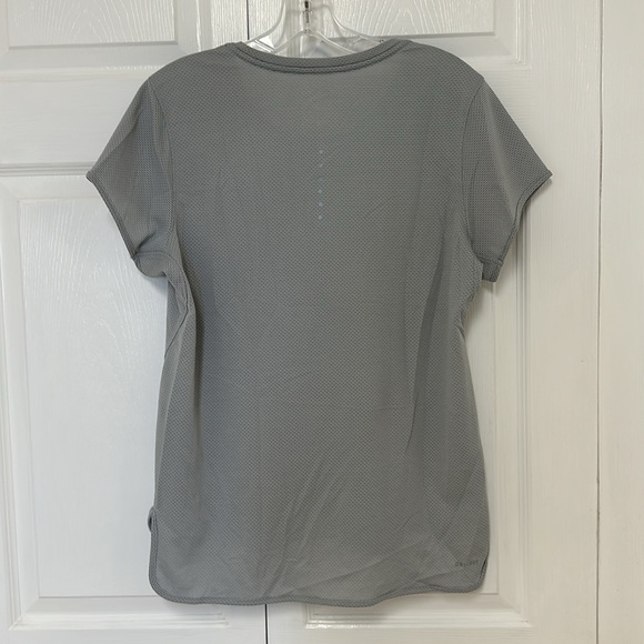 NWOT Nike Dri-Fit Top - Picture 3 of 3